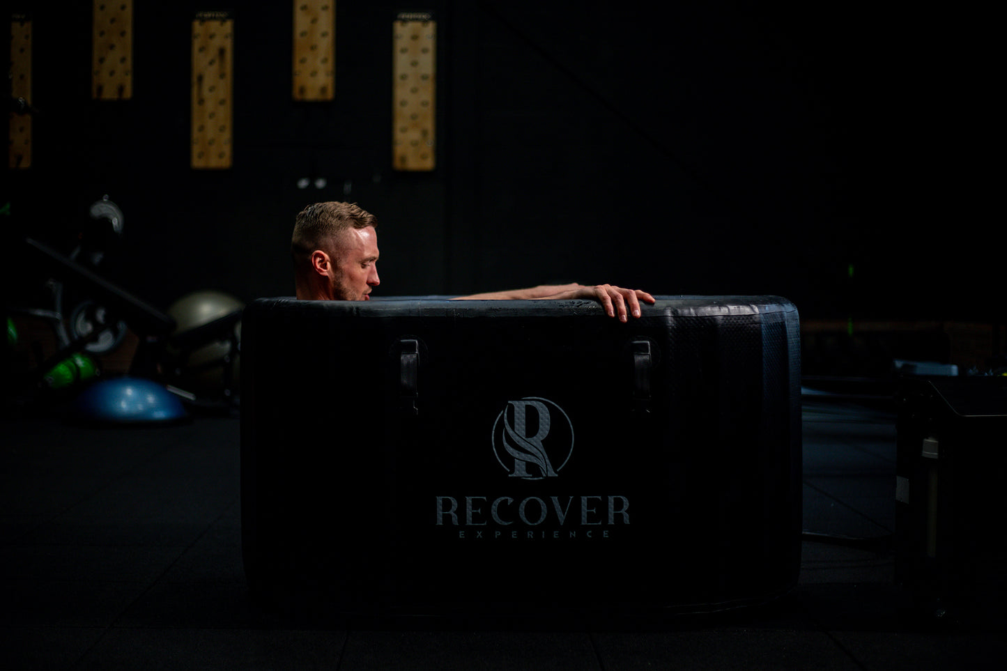 Recover Ice Bath Low Sit Pro Black + Chiller Pro Black WIFI Assisted